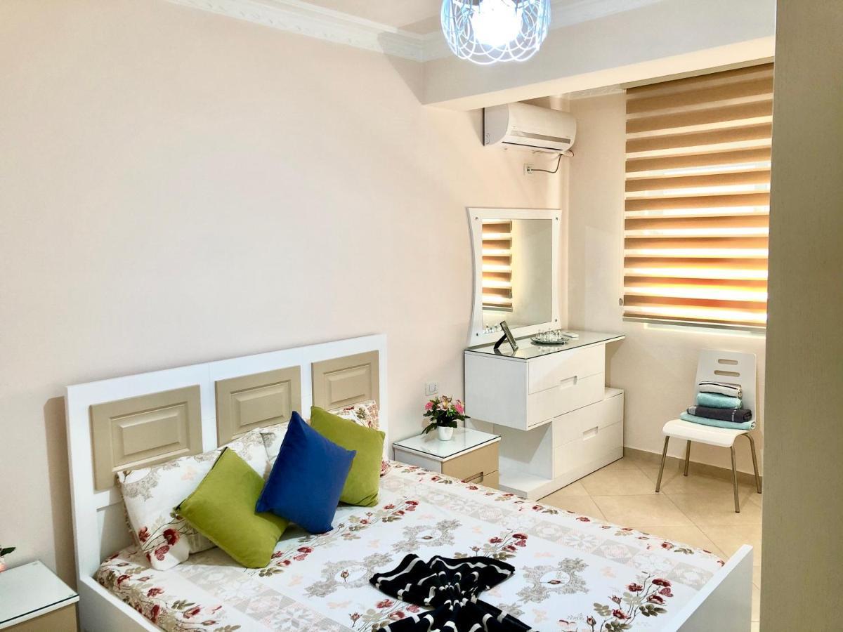 Queen Isabella Premium Hotel Vlore Exterior photo