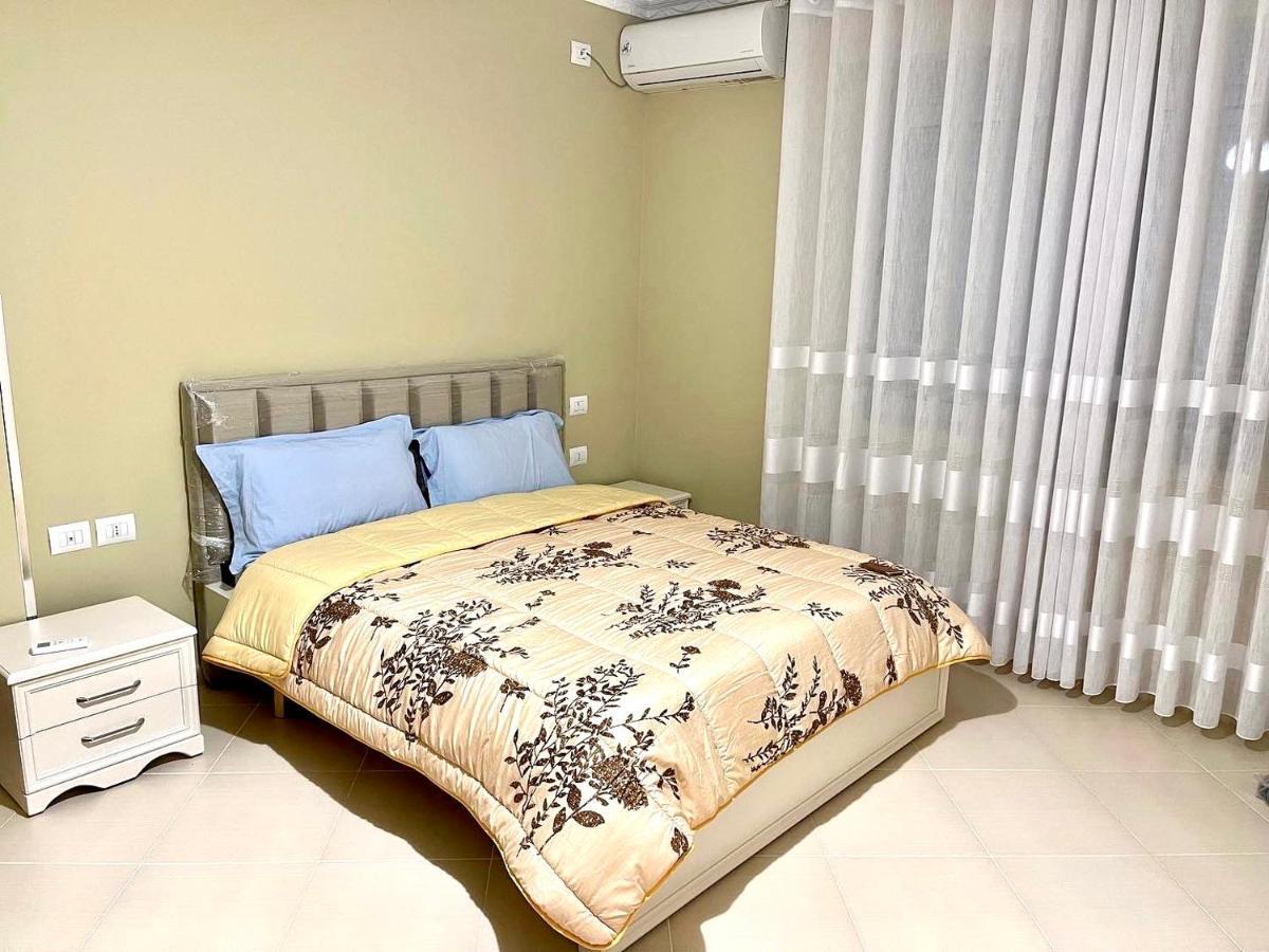 Queen Isabella Premium Hotel Vlore Room photo